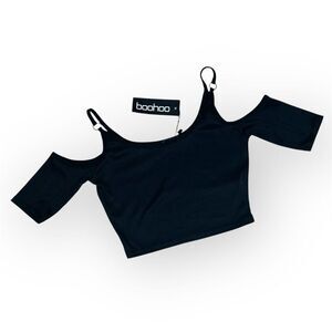 Boohoo, Black Kaylee Metal Loop Cold Shoulder Ribbed Crop Top, Women’s 4